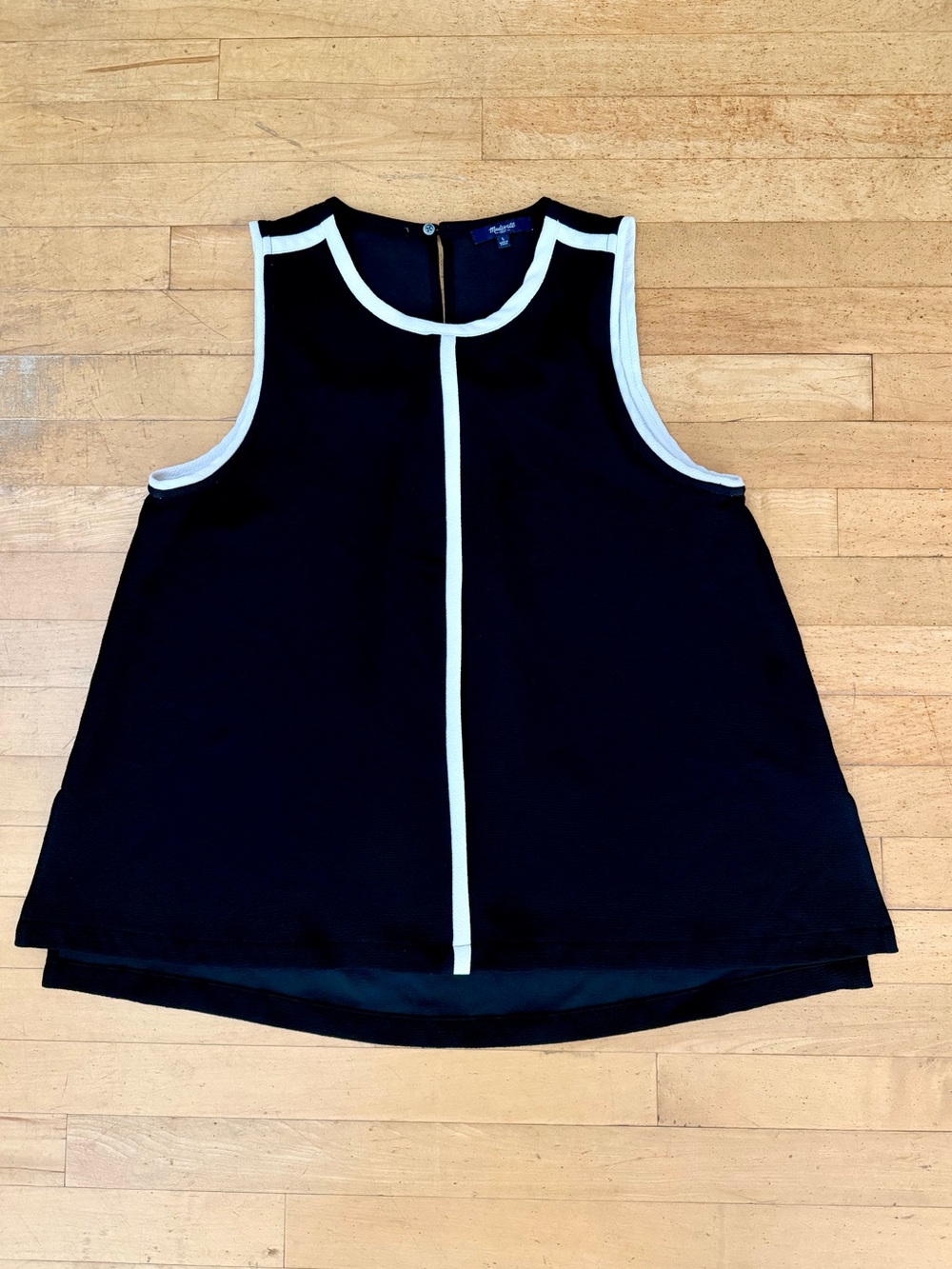 Madewell Canal Crepe Sleevsless Black Shell with White Trim